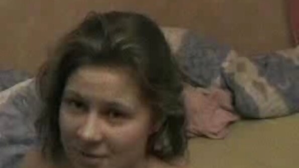 ソフィア・レオーネは、熱いファックの後、彼女のカントホールを乱雑な精液で満たす レズビアン アダルト 動画