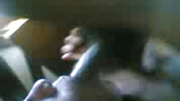 薄い肌の熟女レディ・ファイアは彼女の猫をハードディックに座らせます レズビアン アダルト 動画